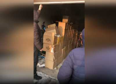 Полный гараж незаконной водки и сигарет нашли в Черногорске