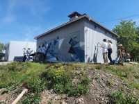 Юные художники разукрасили подстанцию в Абакане