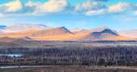 Долина реки Белый Июс хранит палитру осеннего пейзажа Хакасии
