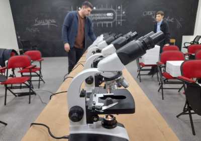 Новейшие микроскопы появились в сельской школе Хакасии