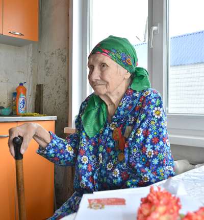 99-летняя труженица тыла Анна Самкова не в первый раз получает письмо от президента Российской Федерации. 