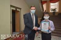 Глава Хакасии вручил дипломы победителям конкурса «Без срока давности»