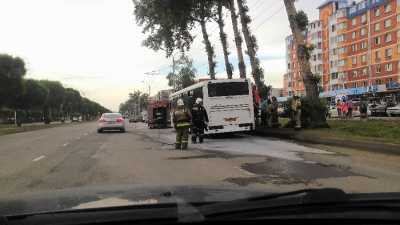 Пассажирский автобус в Абакане загорелся из-за неисправности