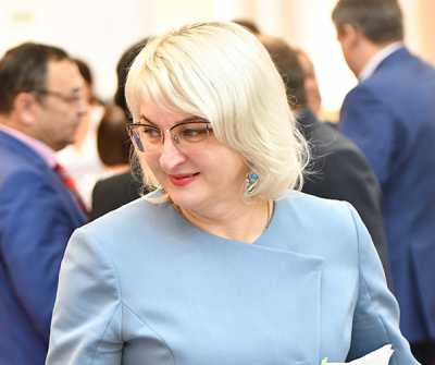На слушаниях по законопроекту о бюджете Хакасии выступила Ирина Войнова. 