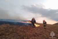 Палы травы беспокоили пожарных Хакасии в минувшие сутки