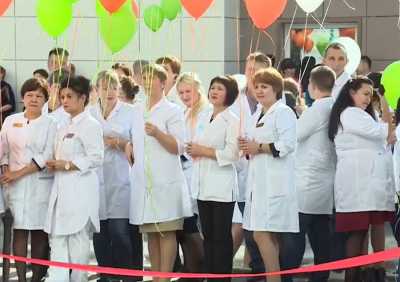 Валентин Коновалов поздравил медицинских работников и ветеранов отрасли