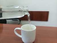 Санитарные врачи Хакасии рассказали, какую воду должны пить школьники