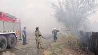 В Абакане ликвидируют последствия крупного пожара: проезд на дачи закрыт