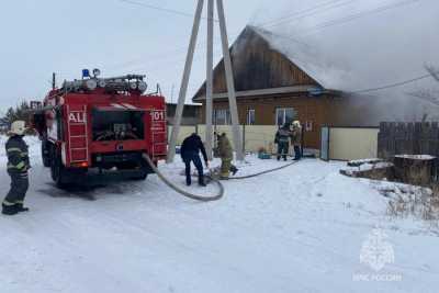 Женщину с ребенком спасли на пожаре в Усть-Абакане