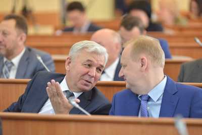 Депутатам Верховного Совета Хакасии Сергею Толстихину и Олегу Гавловскому было что обсудить. Бюджет республики, кадровые назначения, предстоящие выборы, наконец.
