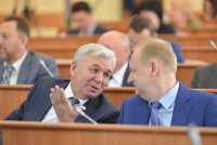 Депутатам Верховного Совета Хакасии Сергею Толстихину и Олегу Гавловскому было что обсудить. Бюджет республики, кадровые назначения, предстоящие выборы, наконец.