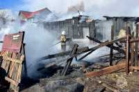 Детские игры с огнем привели к крупному пожару и эвакуации людей в Аскизском районе