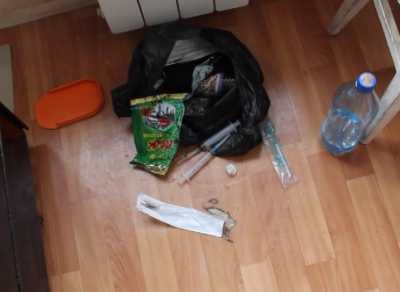 Черногорец организовал наркопритон в собственной квартире