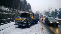 На федеральной трассе в Хакасии столкнулись два грузовика: есть пострадавшие
