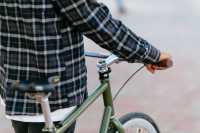 Попросил прокатиться: житель Черногорска присвоил велосипед собутыльника