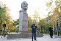Памятник Ленину открыл Валентин Коновалов в Саяногорске