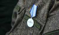 «За отвагу»: глава республики вручил медаль участнику СВО из Хакасии