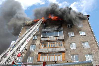 Два частных дома и одна многоэтажка горели в Хакасии