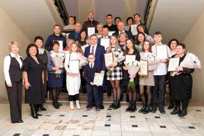 Глава Хакасии наградил победителей чемпионатов и конкурсов профессионального мастерства