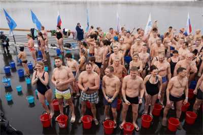 Красноярцы установили рекорд России по массовому обливанию холодной водой