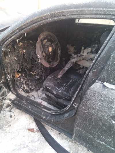 В Хакасии хозяин спалил свой автомобиль дотла