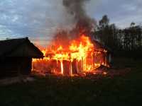 Надворные постройки сгорели в Усть-Абакане