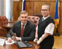 Фото с главой республики Валентином Коноваловым — ещё одна сбывшаяся мечта десятилетнего Саши Астанина. 