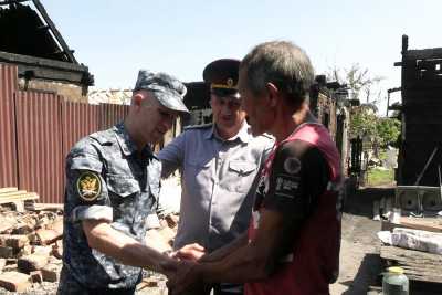 Сотрудник УФСИН спас семью от гибели в Усть-Абакане