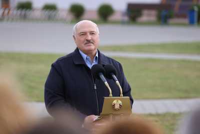 Александр Лукашенко поздравил Валентина Коновалова