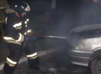 Огонь повредил машину и баню в Хакасии