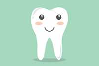 Стоматолог объяснил почему и от чего зубная эмаль темнеет