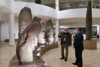 Генеральному консулу Узбекистана показали древние стелы и петроглифы