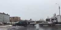 Иномарки и грузовик перегородили перекресток в Черногорске
