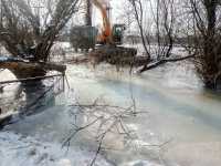 Вода и лёд отчасти заполнили огороды сельчан в Хакасии