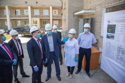 Глава Хакасии осмотрел строительную площадку медицинского центра в Саяногорске