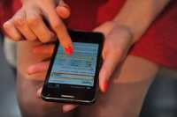 В Абакане женщина с каруселей забрала телефон подростка