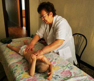 В Хакасии детям-инвалидам проводят курсы реабилитации на дому