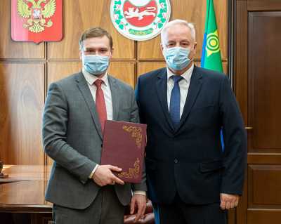 Валентин Коновалов и Александр Позняк намерены придать новый импульс торгово-экономическому сотрудничеству Хакасии и Белоруссии. 