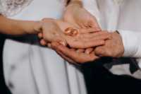 Семь пар из Хакасии поженились в День семьи, любви и верности