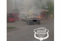 В городе во время движения загорелся автомобиль