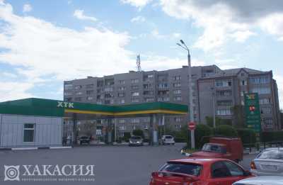 На сети заправок в Хакасии бензин подорожал на 50 копеек