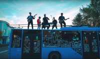 В Абакане музыканты устроили дискотеку на крыше троллейбуса