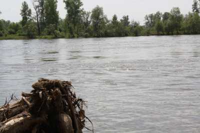 Вода подмывает берег: угроза разрушения скважины водозабора появилась в Абакане