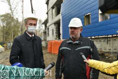 В Хакасии проверили строительство радиологического корпуса