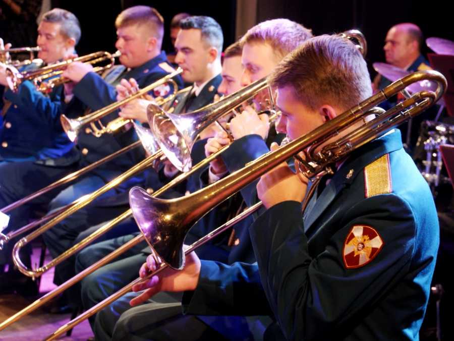 Военные музыканты. Военный оркестр вальс. Музыканты на войне. Форма военных музыкантов.