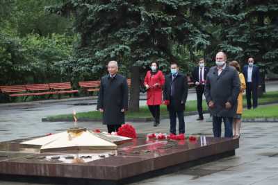 Представители Верховного Совета Хакасии почтили память погибших солдат