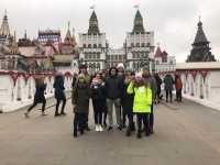 Школьники Хакасии в Москве сделали гигантскую гирлянду