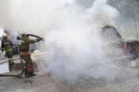 В Хакасии пожарные потушили легковой автомобиль