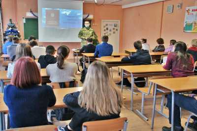 Росгвардейцы Хакасии учат абаканских школьников правовой грамотности