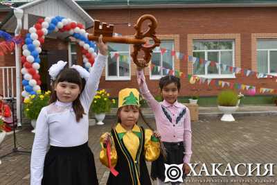 Глава Хакасии принял участие в торжественном открытии новой школы в Аскизском районе